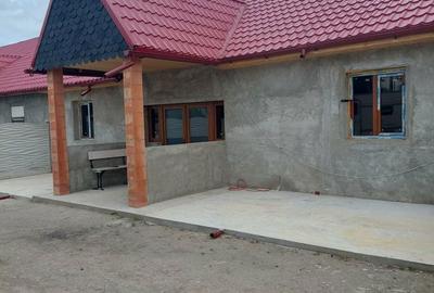 Casă cu 4 camere în Albina - 1