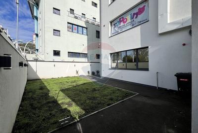 Spatiu comercial modern de inchiriat / 2 locuri de parcare - 17