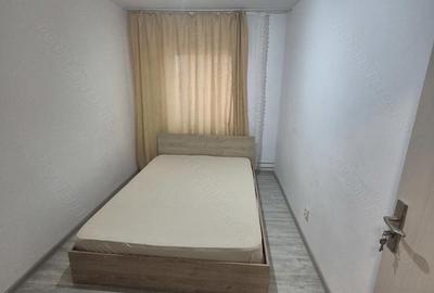 Apartament cu 3 camere semidecomandat în Central - 1