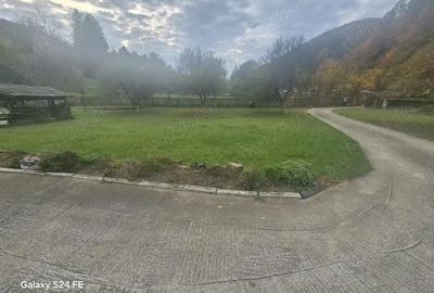 Casă cu 6 camere cu Teren 3500 Mp în Central - 1