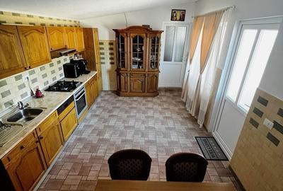 Casă cu 4 camere în Petricani - 2
