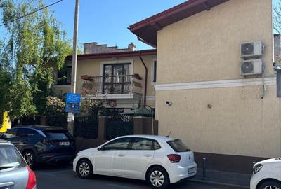 Casă cu 4 camere cu Teren 60 Mp în Moșilor