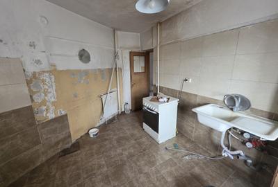 Apartament cu 3 camere decomandat în Giulești - 12