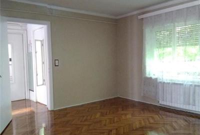 Spațiu comercial, de 143 mp, în Central - 8