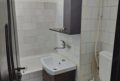 Garsonieră decomandată în 9 Mai