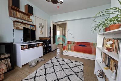 Apartament cu 3 camere semidecomandat în Tractorul - 13