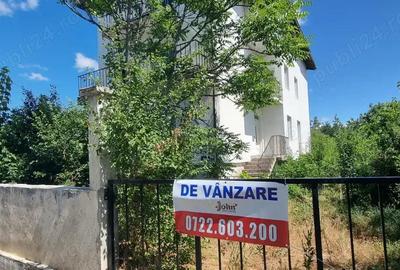 Vand vila situata in Pitesti, impartita in 8 apartamente - 13
