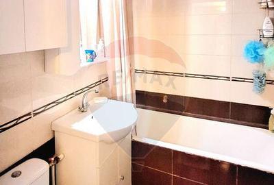 Apartament cu 3 camere de vanzare in zona Micro 5 - 6