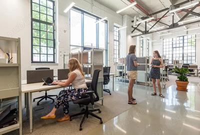 Alatura?i-va unui mediu de co-working cooperativ in Regus Central Business Plaza Tower 3 Alatura?i-va unui mediu de co-working cooperativ in Regus Central Business Plaza Tower 3 - 1