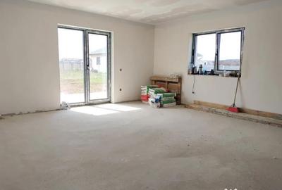 Casă cu 4 camere cu Teren 350 Mp în Tărlungeni