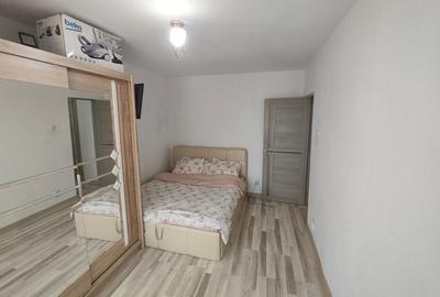 Apartament cu 3 camere decomandat în Micro 6 - 3