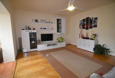 Apartament cu 3 camere decomandat în Județean - 10