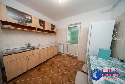 Apartament cu 3 camere decomandat în E3 - 8