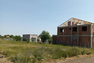 Teren de 737 mp, în Central - 2