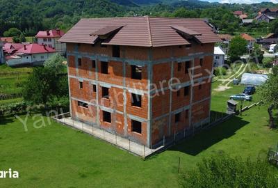 Casă cu Teren 1183 Mp în Corbeni - 13