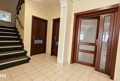 Casă cu 4 camere în Central - 2