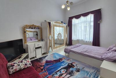 Apartament cu 7 camere semidecomandat în Unirii