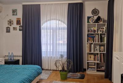 Casă cu 4 camere cu Canalizare în Central - 3