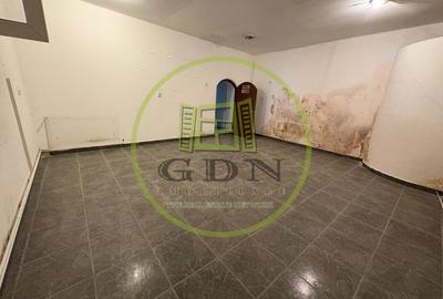 Spațiu comercial, de 100 mp, în Central - 4