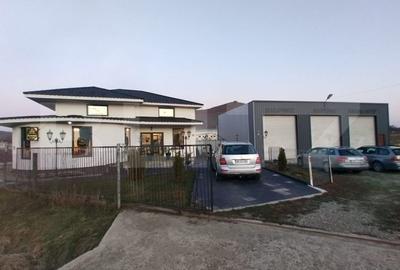 Casa de vanzare, plus afacere la cheie, la 25 de KM de Bistrita