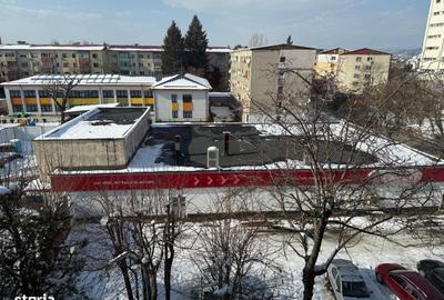 Apartament cu 2 camere semidecomandat în Micro 9 - 11