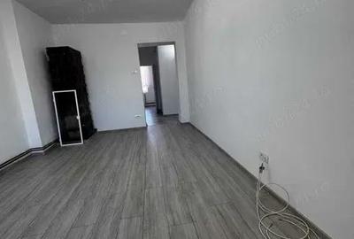 Apartament cu 2 camere decomandat în Petrila