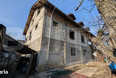 Casă cu 7 camere cu Teren 1656 Mp în Hulubești - 14