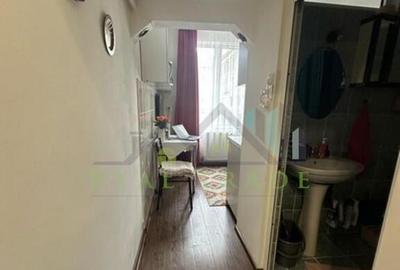 Apartament cu 3 camere decomandat în Tractorul - 3
