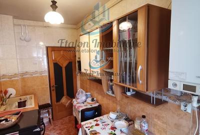 Apartament 3 camere, semidecomandat, zona centrala - 1