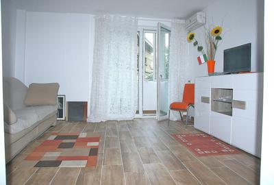 Apartament cu 2 camere semidecomandat, mobilat în Centrul Civic