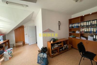 Spațiu comercial, de 250 mp, în Central - 3