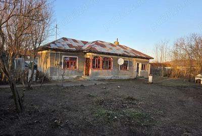 Casă cu 3 camere cu Teren 1070 Mp în Braniștea - 1