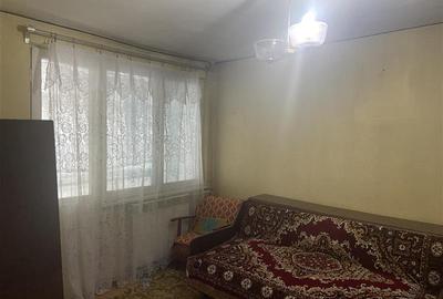 Apartament cu 3 camere decomandat în Sud