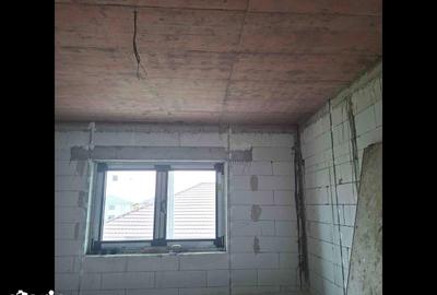 Casă cu 5 camere cu Teren 270 Mp în Malu Mare - 3