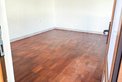 Casă cu 7 camere cu Teren 394 Mp în Vatra Luminoasă - 6