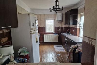 Casă cu 4 camere în Corbii Mari - 5