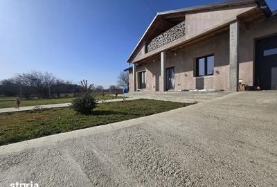 Casă cu 6 camere cu Teren 2000 Mp în Central