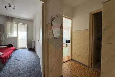 Apartament cu 3 camere semidecomandat în Mediaș - 1