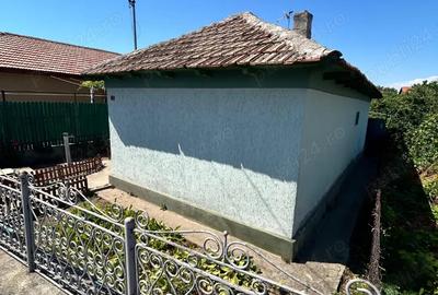 Casă cu 3 camere în Palazu Mare - 1