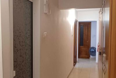 Apartament cu 3 camere decomandat în Casa de Cultură