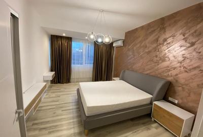 Apartament cu 5 camere semidecomandat, mobilat în P-ța Rosetti - 17