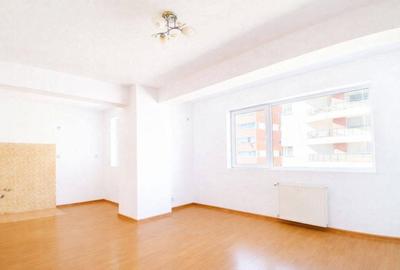 Apartament cu 2 camere decomandat în Kamsas - 1