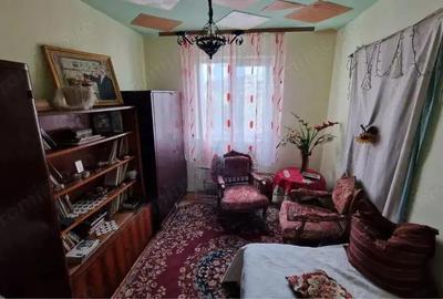 Dambu Pietros - Vanzare apartament 3 camere - Str. Godeanu - 1