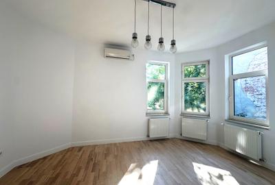 Casă individuală cu 10 camere cu Teren 600 Mp în Capitale - 1