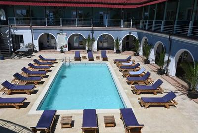 Casă individuală cu 25 camere cu Piscina în Central - 1