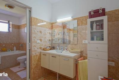 Casă cu Teren 2789 Mp în Râșnov