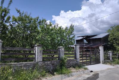 Casă cu 7 camere cu Teren 4000 Mp în Podenii Vechi - 2