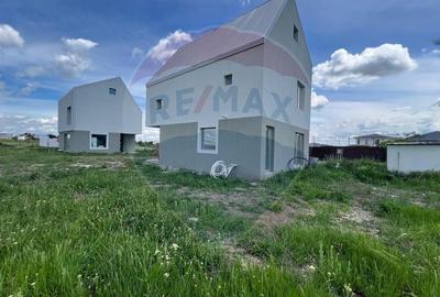 Casa / Vila cu 4 camere de vanzare - 4