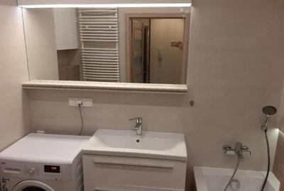 Garsonieră decomandată în Titan