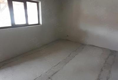 Casă cu 2 camere cu Teren 680 Mp în Lucieni - 4